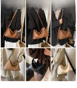 Vues multiples d'un sac Boston vintage de grande capacité en marron, noir et beige clair