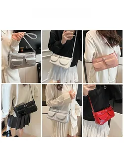 Sélection de six sacs à bandoulière en similicuir brillant avec deux poches frontales