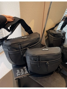 Sac Bandoulière Décontracté en Cuir PU pour Femmes Grande Capacité Poche en Maille Imprimé Lettres Sac de Poitrine
