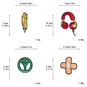 Detailed size chart for cartoon embroidery patches including headphone and feather designs