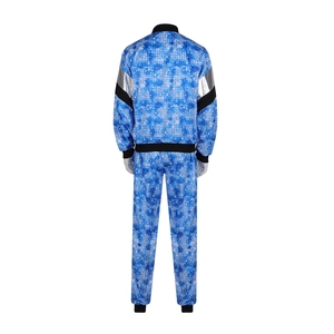 Jaren 80 retro disco trainingspak met blauwe pixelsterrenprint jas en broek achteraanzicht