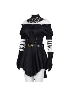 Detail van gotische cosplay outfit met kanten halslijn en zwarte lint mouwboorden