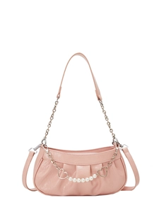 Sac rose effet crocodile avec bandoulière en perles et cœurs métalliques