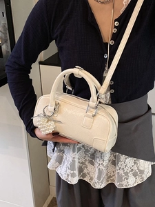 Sac Bowling pour Femmes en Cuir PU Sac à Épaule Boston Plissé Avec Pendentif Coeur en Künstliche Perles Sac à Bandoulière Mode Coréenne
