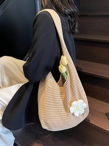 Sac cabas en maille crochet beige avec fleur 3D décorative et motif ajouré