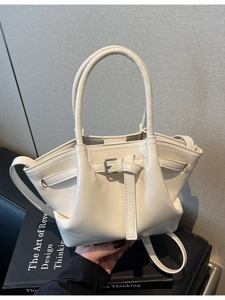 Sac seau plissé chic de couleur crème avec boucle décorative et double poignée