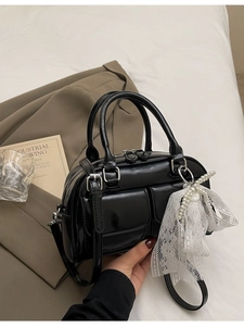 Sac Boston Vintage pour Femme Doux Sac à Main en Cuir PU Avec Charme en Künstliche Perle Dentelle Petit Sac à Bandoulière Bowling Quotidien