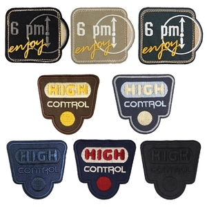 Écussons Brodés de Lettres Classiques À Repasser Coudre Appliques Pour Vêtements Vestes Sacs À Dos Décoration DIY Badges Brodés Avec Support Adhésif