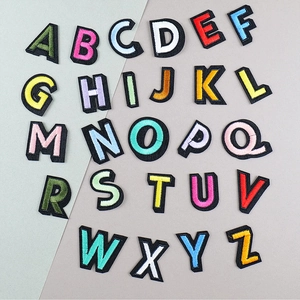 Écussons Brodés Lettres de l'Alphabet Style Varsity Polyester DIY Appliques à Coudre Pour Vêtements Sacs Chapeaux Collection d'Écussons Décoratifs Colorés