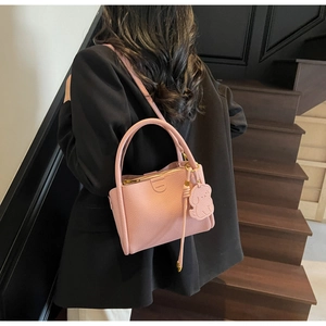 Pink lychee texture leather bucket bag with fashion embossing and cute bear charm