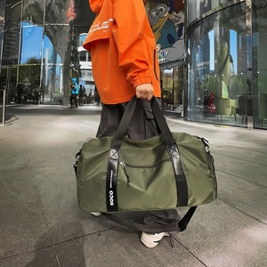 Sac de sport étanche vert olive avec poignées durables et bandoulière réglable