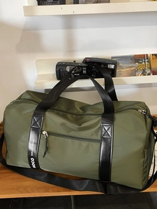Sac de sport imperméable en nylon vert olive grande capacité avec slogan Believe