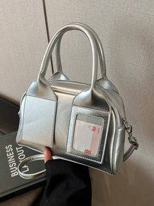 Borsa Boston argento metallizzato con scomparto per carte e tracolla regolabile