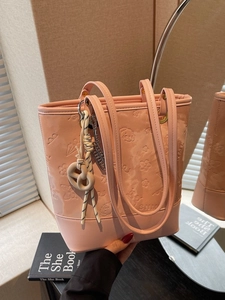 Borsa a Secchiello in Pelle PU di Moda da Donna Borsa a Spalla con Motivo Floreale e Farfalla in Rilievo Borsa a Mano Versatile