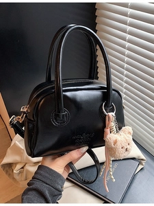Sac à Main Boston Pillow en Cuir PU pour Femmes Avec Charme d'Ours en Peluche Style Coréen Petit Sac à Bandoulière Quotidien