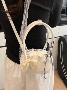 Borsa a tracolla in pelle bianca con fiocco in pizzo e nastro a quadretti