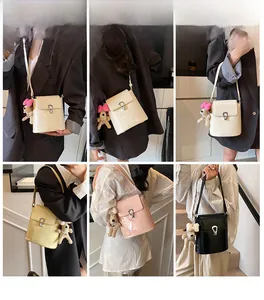 Photos lifestyle de sacs seaux en cuir verni élégants avec boucles argentées chic