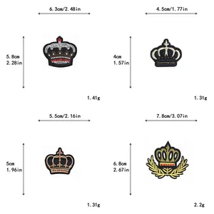Guida alle taglie dettagliata e specifiche per quattro toppe a corona ricamate in filo d'oro