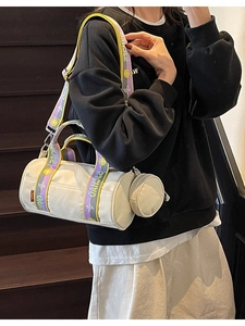 Sac cylindrique en toile beige avec bandoulière tissée colorée pour femme