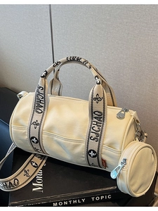 Sac cylindrique crème chic avec petit porte-monnaie rond et bandoulière fleurie tissée