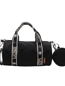 Sac cylindrique en toile noire avec anses à motifs et un petit porte-monnaie assorti