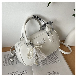 White leather Boston bag with a black and white bow and elegant pearl lace pendant