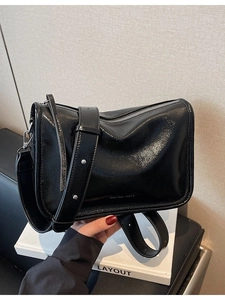 Sac Bandoulière Femme en Cuir PU Haute Brillance Surpiqûres de Couleur Contrastée Petit Sac Carré Sac à Main Décontracté