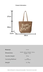 Dettaglio della borsa tote intrecciata con ricamo Bonjour e misure precise