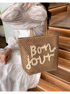 Borsa tote in paglia fatta a mano con ricamo bon jour per spiaggia e uso quotidiano