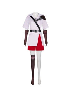 Detail van Jiu Yue cosplay kostuum met roze hoodie, rode shorts en bijbehorende items