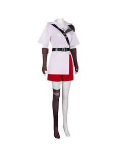Detailoverzicht van Jiu Yue cosplay-outfit met roze hoodie, rode short en bruine accessoires