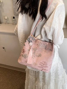Borsa a secchiello rosa in stile cinese con ricamo tradizionale e nappina