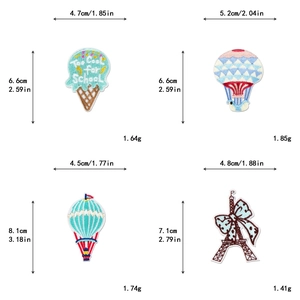 Maßtabellendetails für bunte Stickpatches mit Tulpen, Heißluftballons und Eiffelturm-Motiven