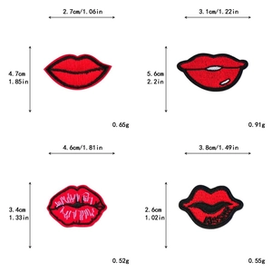 Trama ricamata dettagliata di toppe a forma di labbra rosse con dimensioni e peso esatti