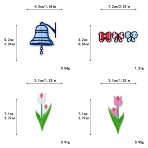 Detaillierte Stickerei-Textur von Tulpen- und Schleifen-Patches mit Abmessungen