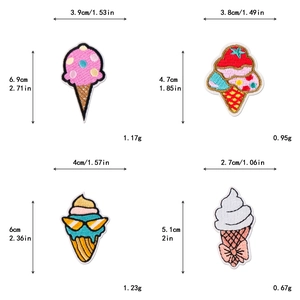 Detailansicht von vier bunten Cartoon Eiscreme Stickereien mit Abmessungen und Gewicht