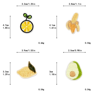 Dimensioni dettagliate per toppe ricamate a forma di frutta come limone, banana e avocado