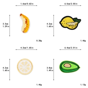 Tabella taglie dettagliata per toppe ricamate a forma di frutta come banana e avocado