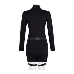 Rückansicht eines schwarzen langärmeligen Bodysuits mit Gürtel und Beinschlaufen
