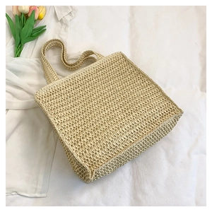 Detailed woven texture and natural straw fibers of the beach tote bag with tulips