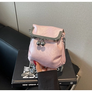 Pink vintage style frame bag with pleated faux leather and silver metal chain strap