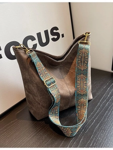 Sac Fourre-tout en Cuir PU de Grande Capacité pour Femmes Sac Bandoulière Mat Rétro Avec Large Bandoulière Imprimée Ethnique Sac à Main de Mode
