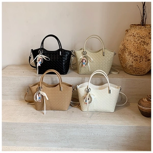 Quilted texture tote bags in four neutral colors with detachable straps and pendants