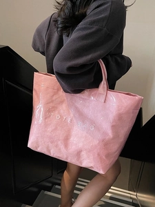 Borsa tote rosa lucida con spalline e stampa testo TOTE BAG bianca sul davanti