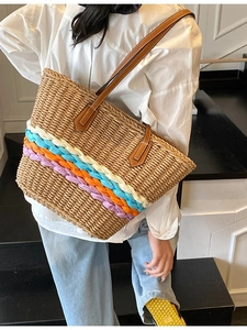 Grand sac cabas en paille avec rubans arc-en-ciel et anses en cuir marron pour l'été