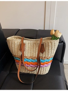 Sac fourre-tout en paille à rayures colorées et anses en cuir pour la plage en été