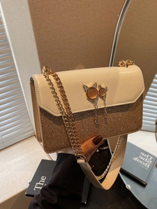 Sac bandoulière crème chic avec décor oreilles de chat et chaîne dorée pour femme