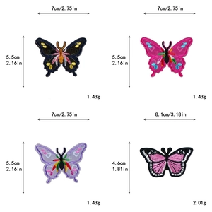 Tableau de tailles détaillé pour écussons papillons brodés en quatre styles colorés