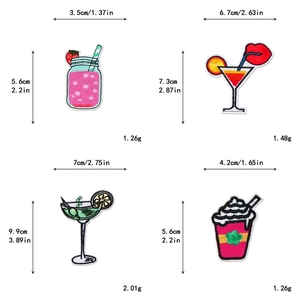 Details zu Maßen und Gewicht von vier bestickten Cocktails- und Getränke-Aufnähern