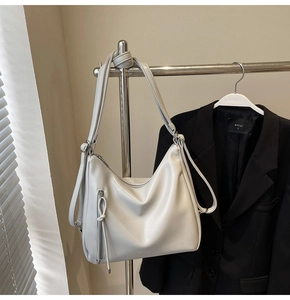 Detail of white leather hobo bag with silver hardware and PARA & JASON branding